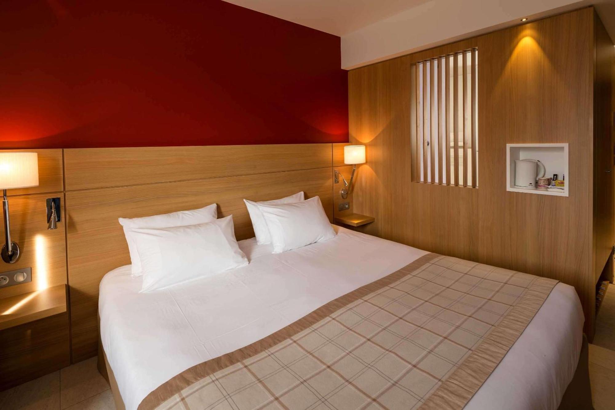 Superior Room King size Bed Balcony